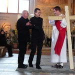 Droga Krzyżowa chłopaków ze skoczowskiej Przestrzeni Opatrzności w Pogórzu