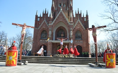 Abp Przybylski na piekarskiej Kalwarii: Uciekając od krzyża, uciekamy od miłości i prawdy