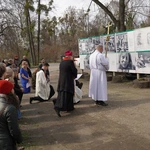 Droga Krzyżowa w schronisku Towarzystwa Pomocy im. św. Brata Alberta