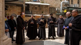 Jerozolima: 10 zakonników na Drodze Krzyżowej eskortowanych przez 50 żołnierzy