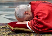Liturgia Męki Pańskiej w Watykanie: Uczmy się od Chrystusa nie odpłacać złem na zło