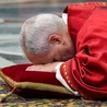 Liturgia Męki Pańskiej w Watykanie: Uczmy się od Chrystusa nie odpłacać złem na zło