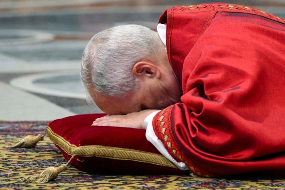 Liturgia Męki Pańskiej w Watykanie: Uczmy się od Chrystusa nie odpłacać złem na zło