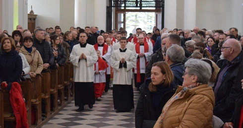 W cieniu krzyża