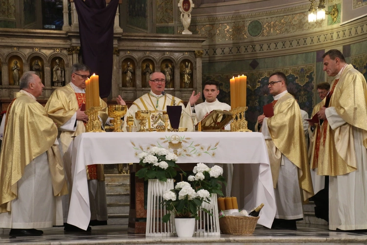 Płock. Msza Wieczerzy Pańskiej w katedrze