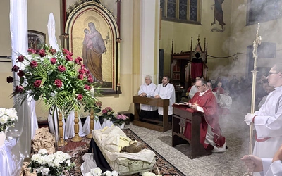 Liturgia Wielkiego Piątku w parafii NSPJ w Mysłowicach