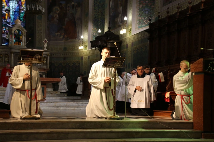Płock. Wielki Piątek w katedrze