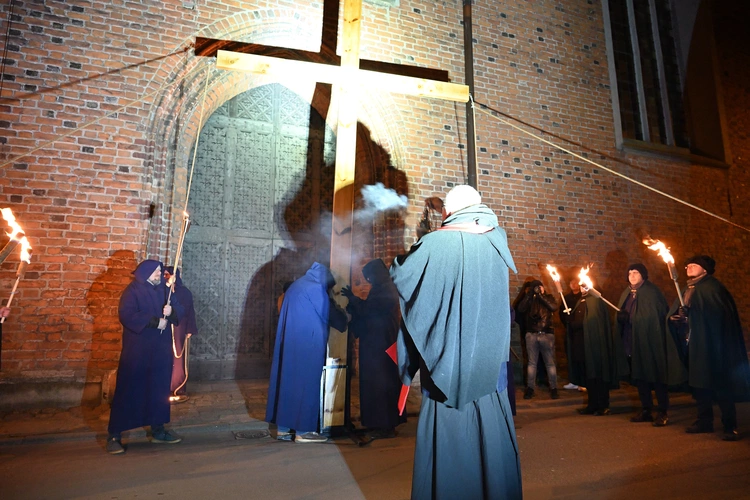 Nocne Misterium Krzyża po raz 11.