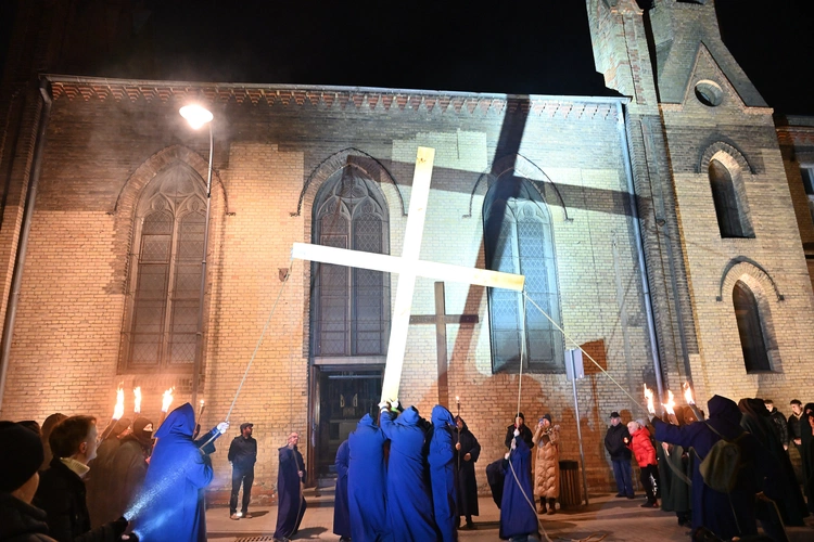Nocne Misterium Krzyża po raz 11.