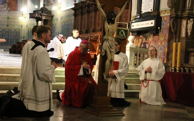 Płock. Obecni pod krzyżem i na Eucharystii