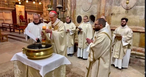 Patriarcha Jerozolimy w Wigilię Paschalną: Bóg usuwa kamienie wojen