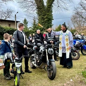 Motoświęconka w Bojanicach przyciąga tłumy