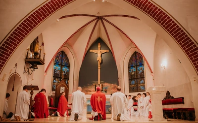 Abp Wojda: Krzyż nie jest rzeczą, jest znakiem wielkiej miłości