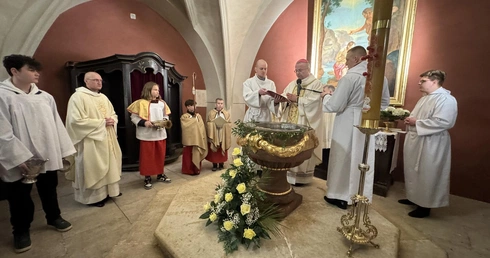Głośmy z radością wielkanocne orędzie: Chrystus zmartwychwstał
