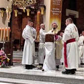 Posłani, by głosić Zmartwychwstałego. Wigilia Paschalna na Osiedlu Młodych w Świdnicy