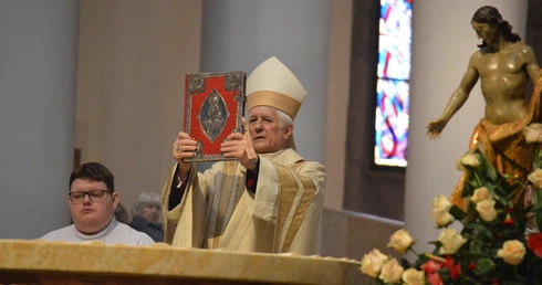 Bp Szkudło: W miejscu, gdzie śmierć miała postawić ostatnią kropkę, Bóg postawił radosny wykrzyknik