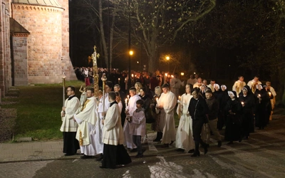 Płock. Wigilia Paschalna w katedrze