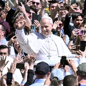 Papież: głoszenie Paschy Chrystusa to dawanie nowego głosu nadziei