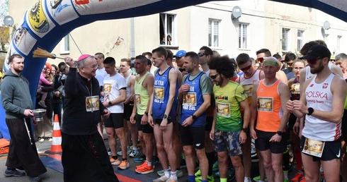 700 osób wzięło udział w wielkanocnym Biegu do Pustego Grobu w Nowej Soli