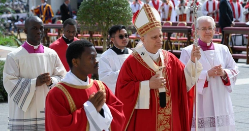 Pierwsza Wielkanoc Leona XIV: Pokój, tradycja, polskie życzenia 