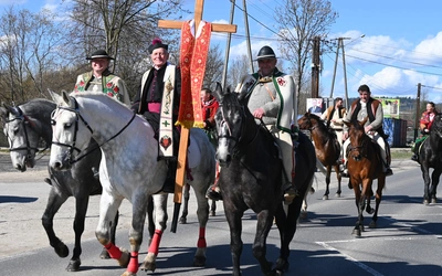 Wielkanocna góralska banderia konna - w drodze do Emaus