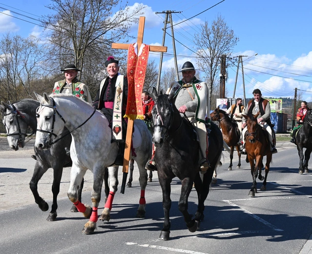 Banderia z figurą zmartwychwstałego Chrystusa