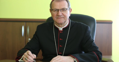 Przewodniczący Episkopatu apeluje o modlitwę o pokój w jedności z Papieżem