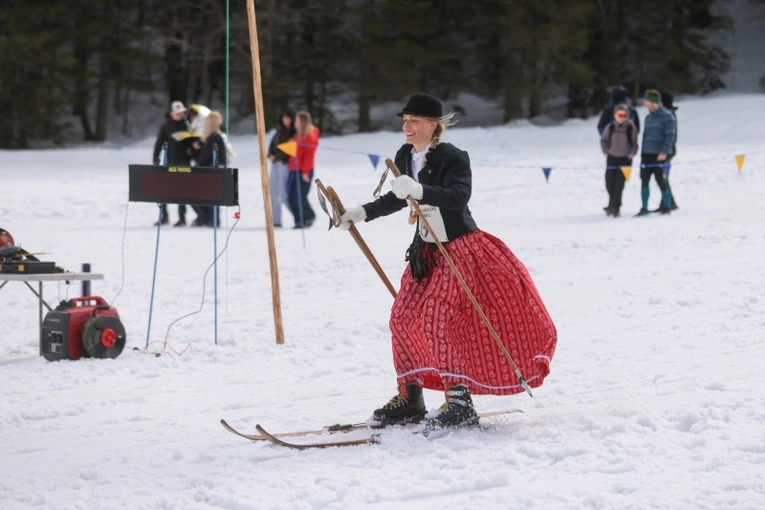 Na nartach w starym stylu