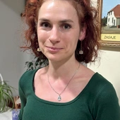 – Te wykłady są niczym źródło, z którego wypływa prawda – uważa Izabela.