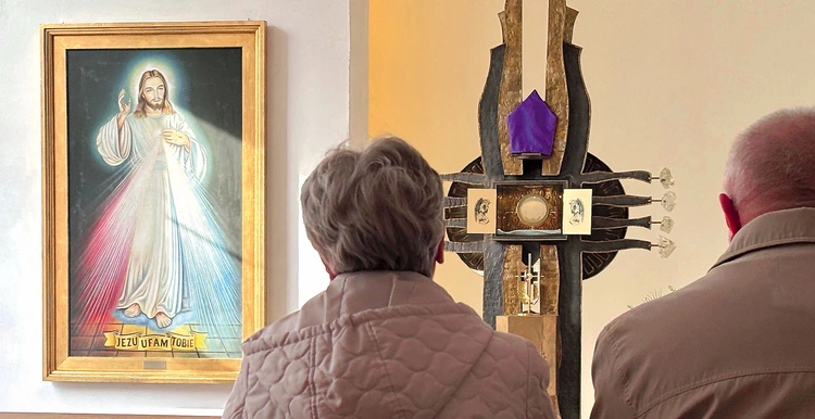 W Kościele Miłosierdzia Bożego  na olsztyńskich Nagórkach  jest kaplica adoracji.  – Tu Pan Jezus czeka na mnie  – stwierdza Magdalena.