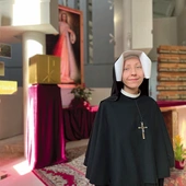 – Chciałabym, aby nawiedzający płockie miejsce objawień mogli naprawdę doświadczyć Bożych łask przez sakramenty, a zwłaszcza spowiedź i adorację Najświętszego Sakramentu, przez rekolekcje i wykłady oraz inne duchowe inicjatywy, które zamierzamy podejmować – mówi s. Ancilla Zalewska, kustosz sanktuarium na Starym Rynku.