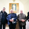 W Kościele Miłosierdzia Bożego: (od lewej) Piotr Ziaja, Henryk Solak, ks. Stanisław Szufnara,  Andrzej Kuta, Tomasz Felczyński.