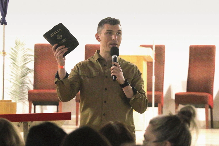 Marcin Zieliński prowadzi spotkania w całej Polsce.