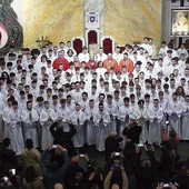 Animatorzy i ceremoniarze z bp. Romanem Pindlem i diecezjalnymi duszpasterzami.