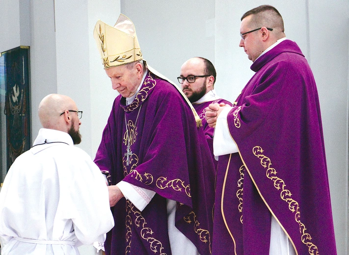 Sławek Warzecha zapewnia, że może liczyć na wsparcie i zrozumienie ze strony żony Uli. Ona mówi z kolei, że choć początkowo się bała, to wie, że mąż zdziała wiele dobrego. 