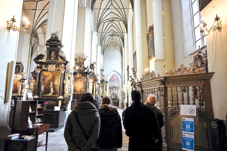 Kilka miesięcy temu udostępniono wyremontowaną nawę południową świątyni.