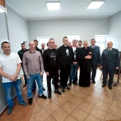 Wizyta to coś więcej niż obowiązek – to prawdziwa posługa duszpasterska za kratami.  