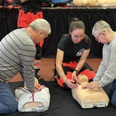 Zabrze. Seniorzy przechodzą szkolenia z pierwszej pomocy