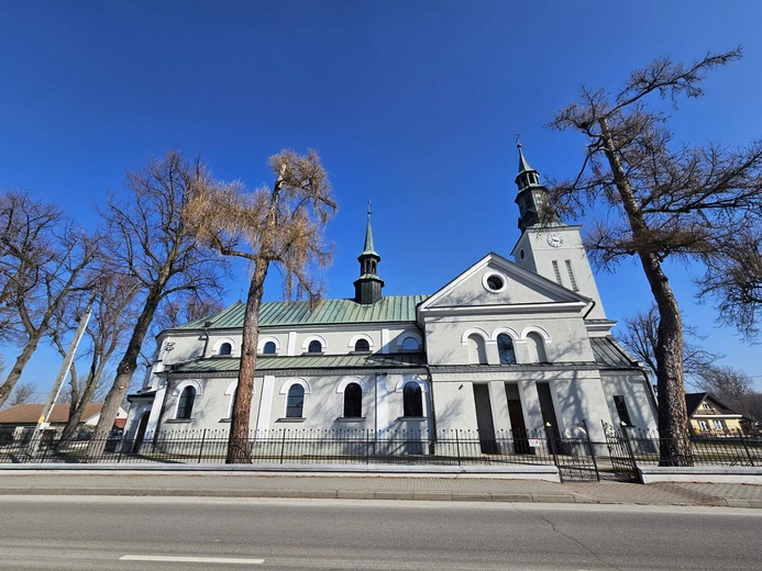 Witraże w Mędrzechowie