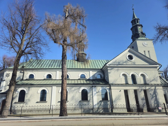 Witraże w Mędrzechowie