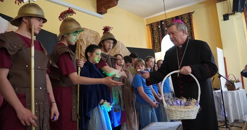 Spotkanie wielkanocne w WTZ Caritas Archidiecezji Wrocławskiej w Dobroszycach 