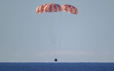 Kapsuła Orion z astronautami bezpiecznie wodowała na Pacyfiku