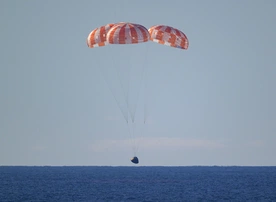 Kapsuła Orion z astronautami bezpiecznie wodowała na Pacyfiku
