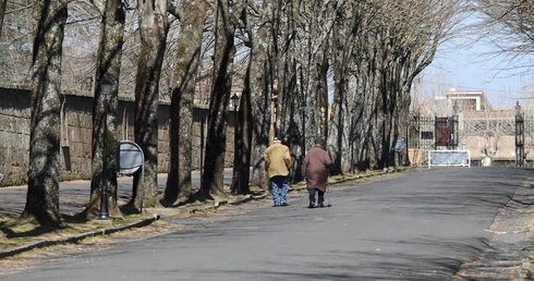 Neurolog w Światowym Dniu Choroby Parkinsona: chorych będzie coraz więcej