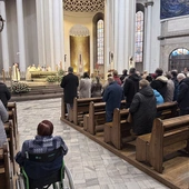 Bp Szkudło: Dobro, które czynimy w imię Jezusa, jest jawnym znakiem, że grób jest pusty