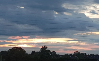 Między śmiechem, a zachodem słońca