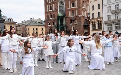 Prawie 400 osób wykonało Taniec Wielkanocny dla Jezusa Miłosiernego 
