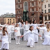 Prawie 400 osób wykonało Taniec Wielkanocny dla Jezusa Miłosiernego 