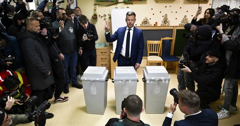 Węgrzy decydują o swojej przyszłości. Kim jest Peter Magyar, główny rywal Orbana?