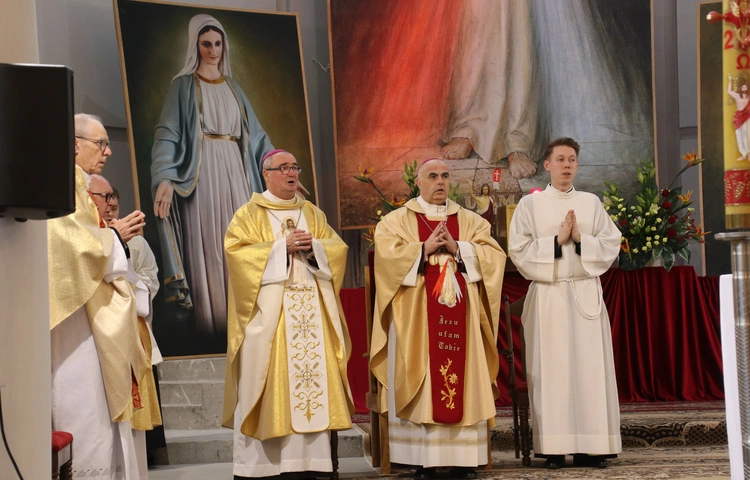 Płock. Niedziela Miłosierdzia w sanktuarium cz. I